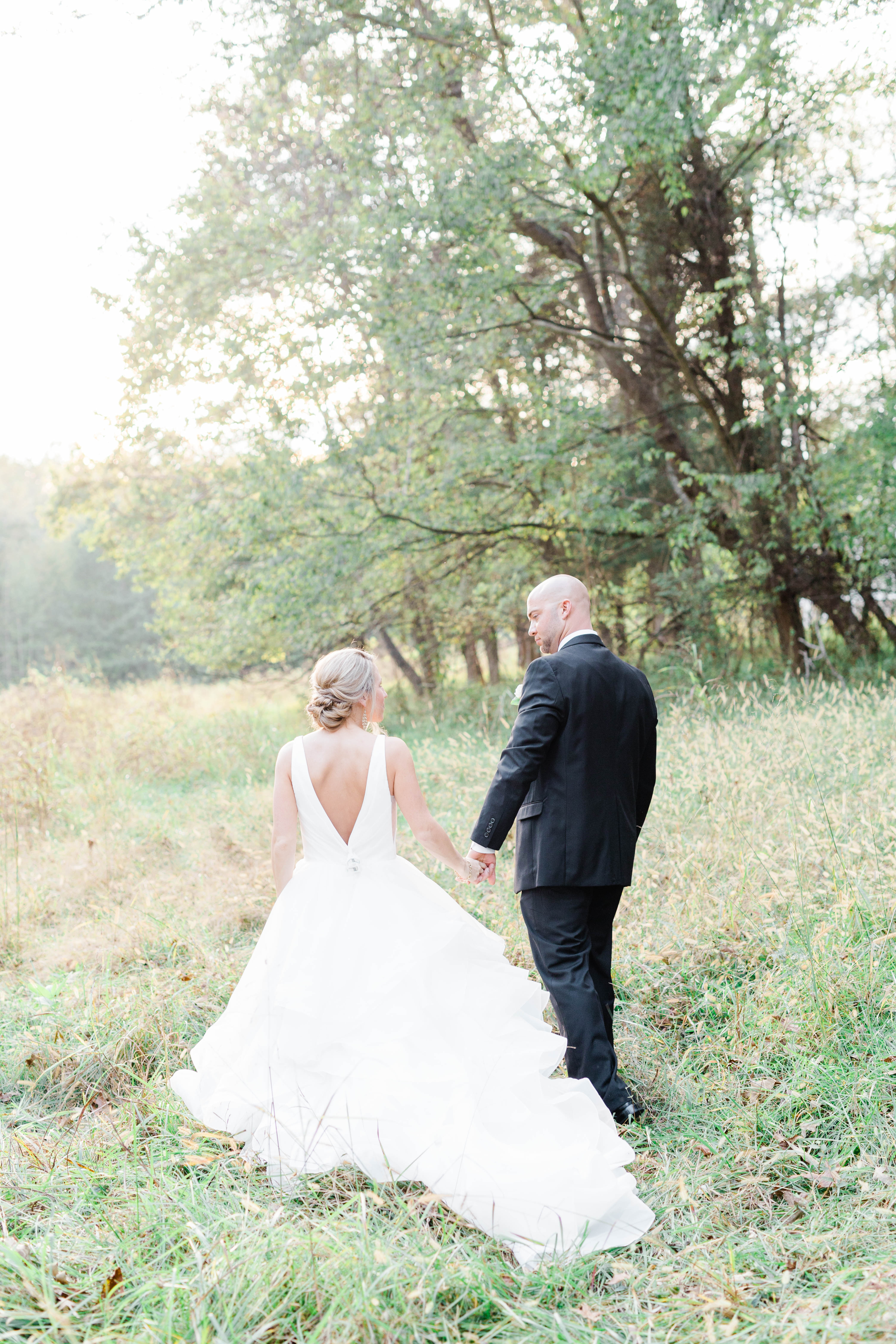Bride and Groom Portraits outdoors in the fall, autumn wedding portraits, Elegant bride and groom in a field
