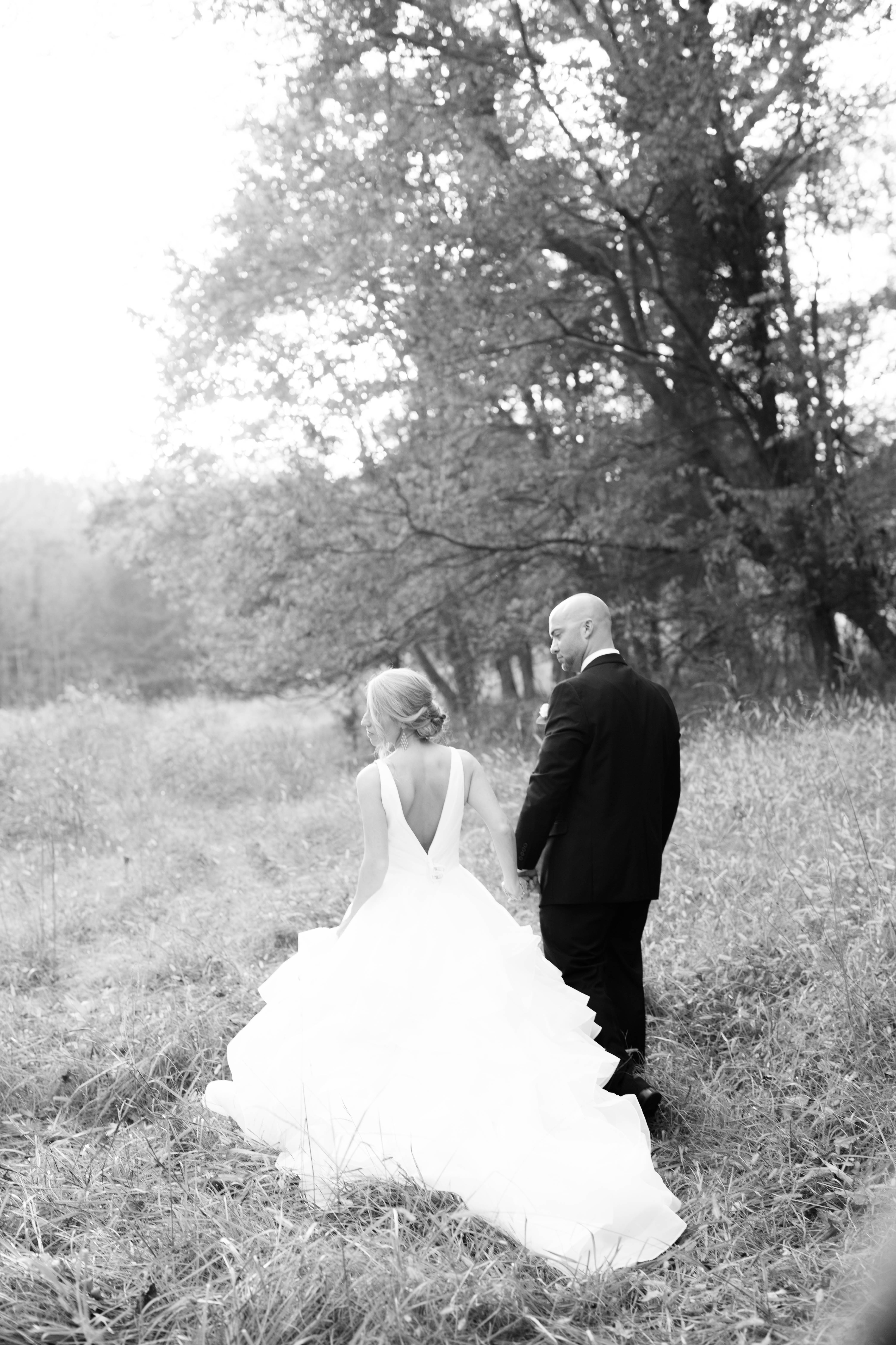 Bride and Groom Portraits outdoors in the fall, autumn wedding portraits, Elegant bride and groom in a field
