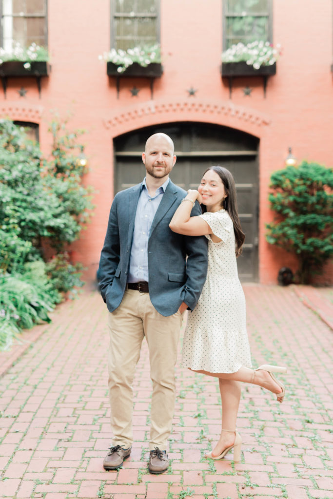 Couple poses for photo in front of a home in Brooklyn Heights
